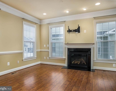 220 Centennial Drive - Photo Thumbnail 5