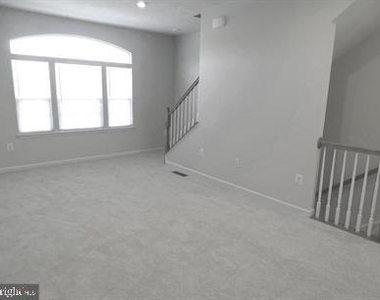 1016 Trestle Drive - Photo Thumbnail 3