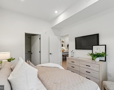 20 W Allens Lane - Photo Thumbnail 5