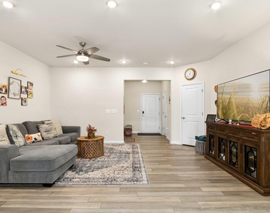 1209 Citadel Avenue - Photo Thumbnail 7