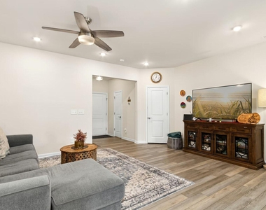 1209 Citadel Avenue - Photo Thumbnail 6