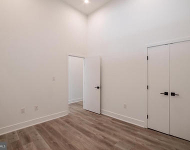 1420 Point Breeze Avenue - Photo Thumbnail 11