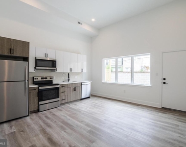 1420 Point Breeze Avenue - Photo Thumbnail 3