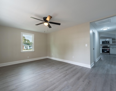 1001 S Layton Avenue - Photo Thumbnail 4