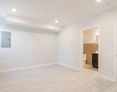 1251 N 15th Street - Photo Thumbnail 11