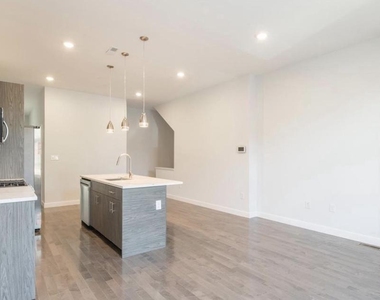 1251 N 15th Street - Photo Thumbnail 3