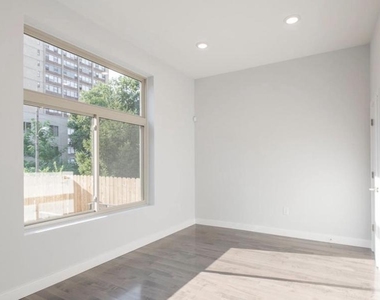1251 N 15th Street - Photo Thumbnail 7