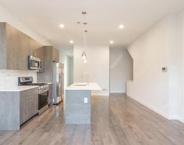 1251 N 15th Street - Photo Thumbnail 4