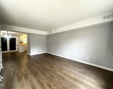 4808 Blue Bird Court - Photo Thumbnail 9