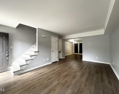 4808 Blue Bird Court - Photo Thumbnail 2