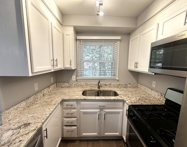 4808 Blue Bird Court - Photo Thumbnail 13