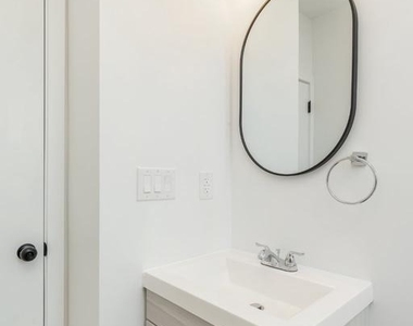 5758 Spruce Street - Photo Thumbnail 15