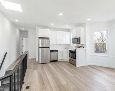5758 Spruce Street - Photo Thumbnail 5