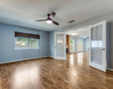 6719 Timberhill Dr - Photo Thumbnail 2