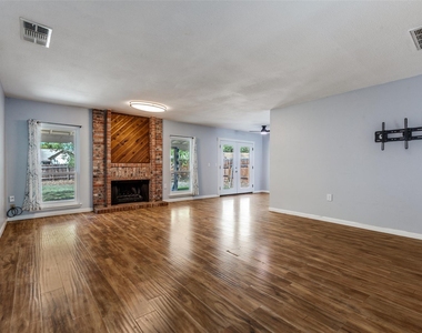 6719 Timberhill Dr - Photo Thumbnail 3