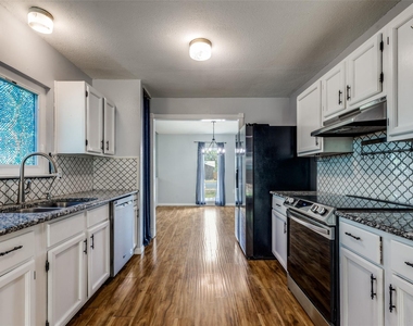 6719 Timberhill Dr - Photo Thumbnail 4