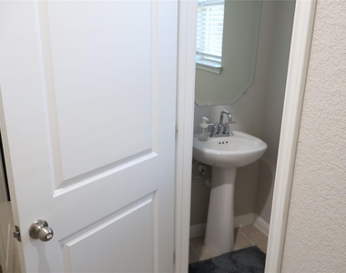 11500 Maple Leaf Way - Photo Thumbnail 11