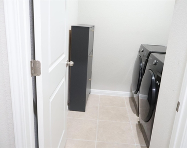 11500 Maple Leaf Way - Photo Thumbnail 10