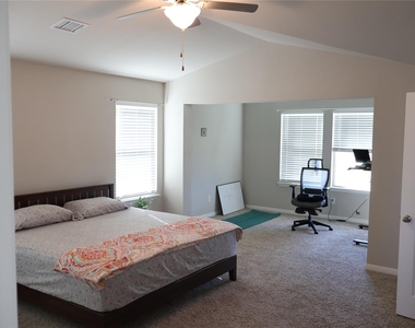 11500 Maple Leaf Way - Photo Thumbnail 14