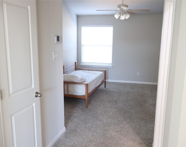 11500 Maple Leaf Way - Photo Thumbnail 24