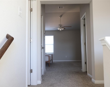 11500 Maple Leaf Way - Photo Thumbnail 13
