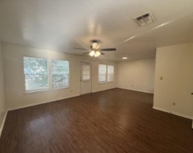 1002 Sagewood Trl - Photo Thumbnail 1