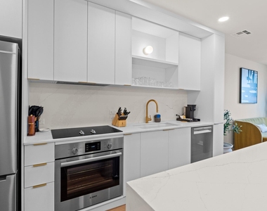 2323 S Lamar Blvd - Photo Thumbnail 5
