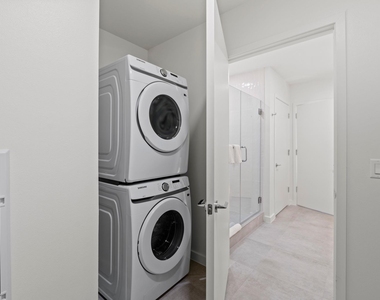 2323 S Lamar Blvd - Photo Thumbnail 11