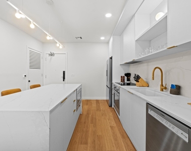2323 S Lamar Blvd - Photo Thumbnail 4