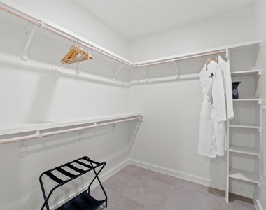 2323 S Lamar Blvd - Photo Thumbnail 10