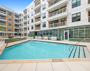 2323 S Lamar Blvd - Photo Thumbnail 16