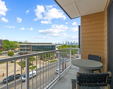 2323 S Lamar Blvd - Photo Thumbnail 12