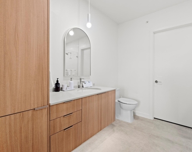 2323 S Lamar Blvd - Photo Thumbnail 8