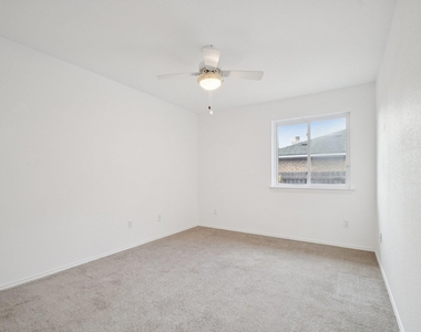 1300 Leah Ln - Photo Thumbnail 21