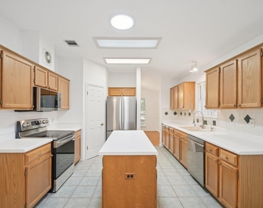 1300 Leah Ln - Photo Thumbnail 13