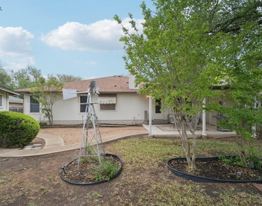 1300 Leah Ln - Photo Thumbnail 35