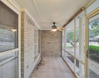 1300 Leah Ln - Photo Thumbnail 4
