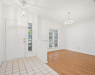 1300 Leah Ln - Photo Thumbnail 6