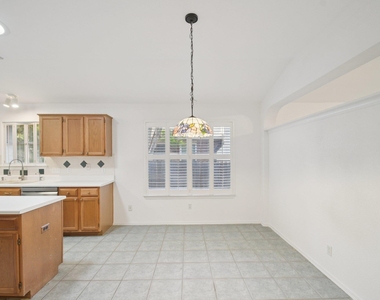 1300 Leah Ln - Photo Thumbnail 16