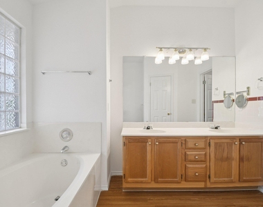 1300 Leah Ln - Photo Thumbnail 27