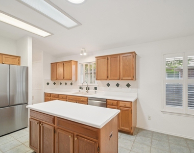 1300 Leah Ln - Photo Thumbnail 14