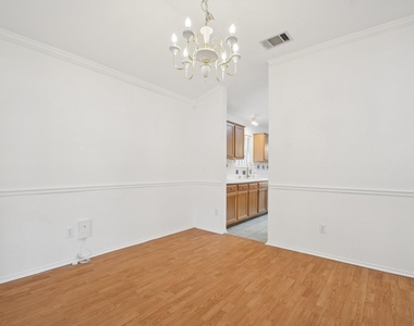 1300 Leah Ln - Photo Thumbnail 11