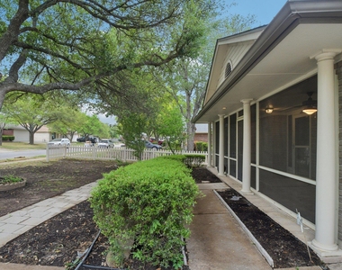 1300 Leah Ln - Photo Thumbnail 3