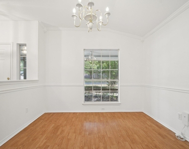 1300 Leah Ln - Photo Thumbnail 10