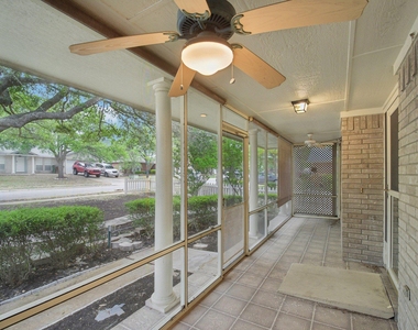 1300 Leah Ln - Photo Thumbnail 5