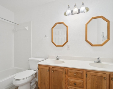 1300 Leah Ln - Photo Thumbnail 20