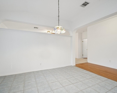 1300 Leah Ln - Photo Thumbnail 15