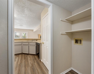 1717 Parkfield Cv - Photo Thumbnail 4