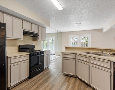 1717 Parkfield Cv - Photo Thumbnail 3