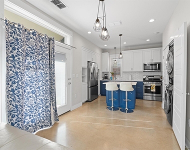 1809 Chestnut Ave - Photo Thumbnail 3